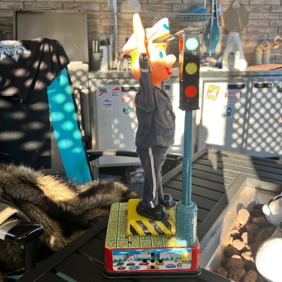 Vintage 1950s A-1 Japan “Mr. Traffic Policeman” Battery-Operated Tin Toy Working - Picture 6 of 10
